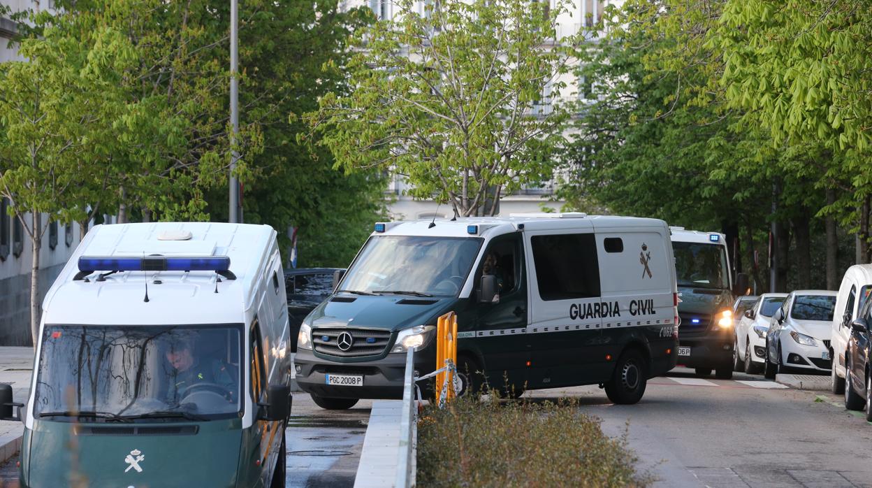 Furgonetas de la Guardia Civil en una foto de archivo