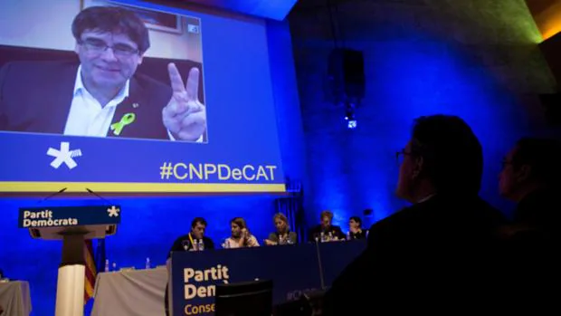 Puigdemont avala el amago de escisión entre Junts y el PDECat que impulsan los presos de Lledoners