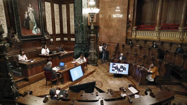 Colau esquiva por ahora retirar la medalla de Oro de la ciudad a Felipe González por los GAL