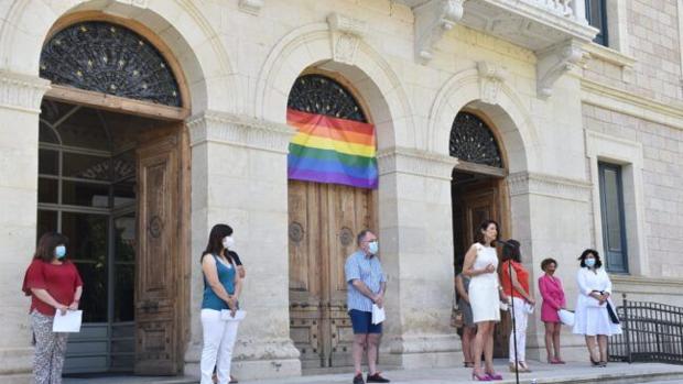 Los ayuntamientos y diputaciones de Castilla-La Mancha muestran su apoyo al colectivo LGTBI