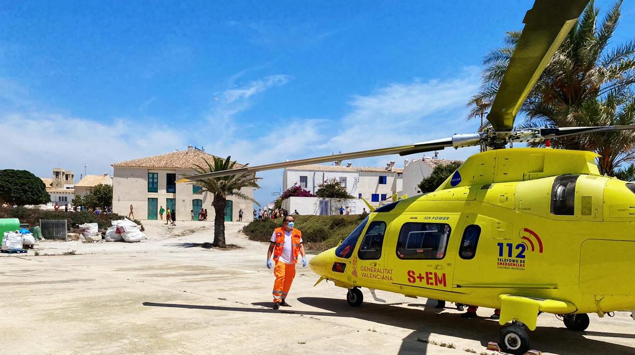 Imagen del rescate en helicóptero en la isla de Tabarca