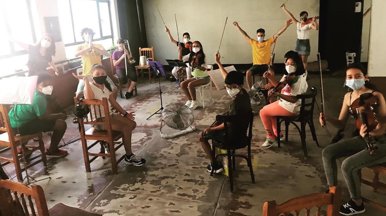 Ensayo de los niños que participan en el proyecto DaLaNota