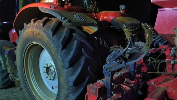 Fallece en Ciudad Real tras volcar su tractor y quedar atrapado debajo