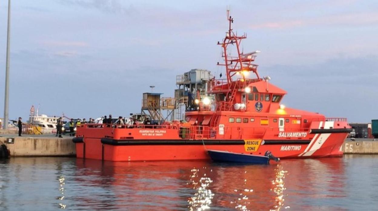 Imagen de archivo de un barco de Salvamento Marítimo