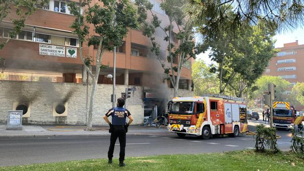 El hombre que murió en un incendio en un comercio de Puente de Vallecas fue quien lo provocó