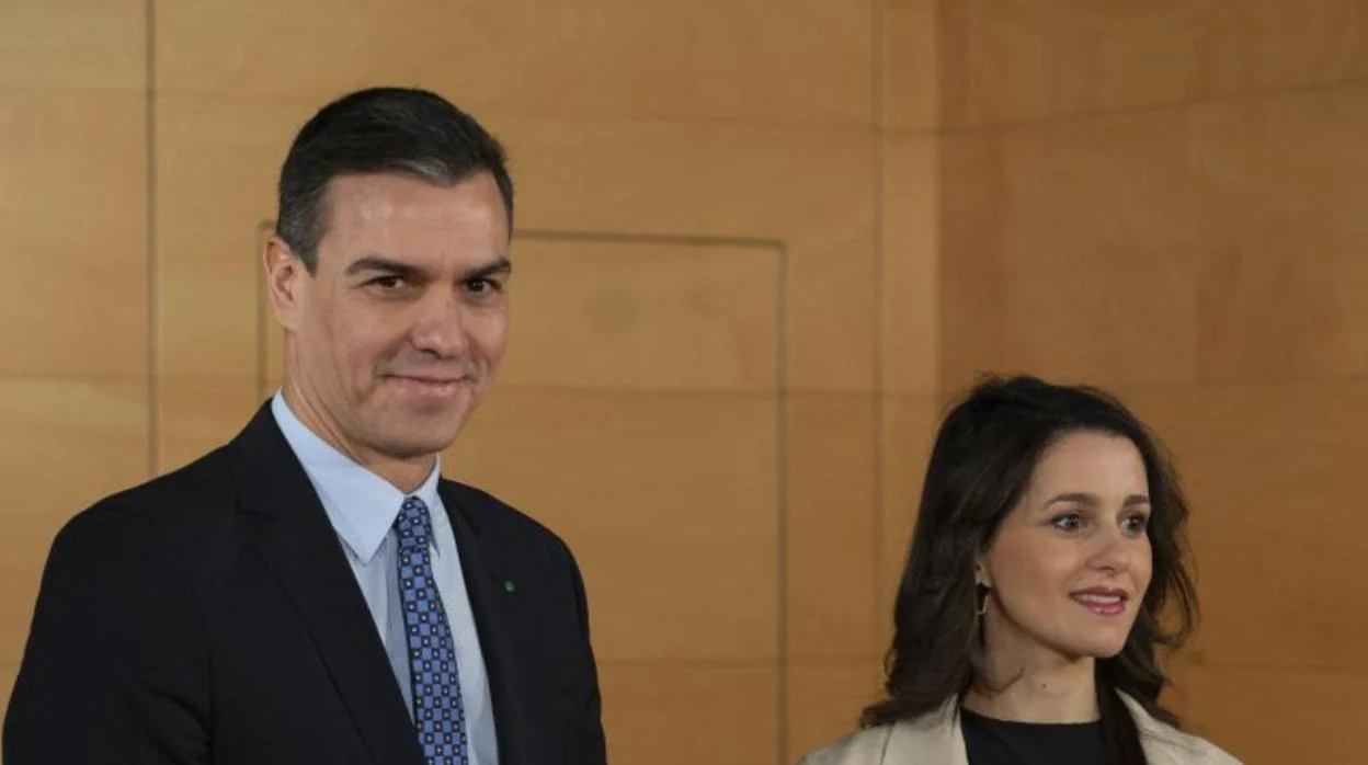 Pedro Sánchez e Inés Arrimadas, en la reunión que mantuvieron a finales de 2019 en el Congreso