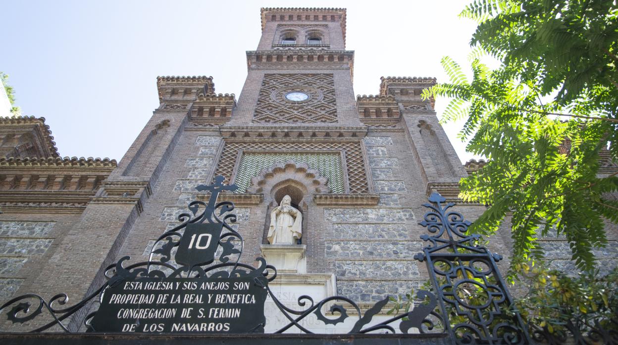 Fachada principal del templo, de estilo neomudéjar