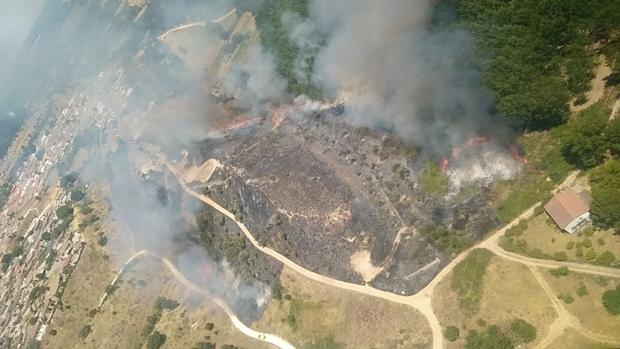 Controlan el incendio de Escalona declarado en la tarde de este domingo