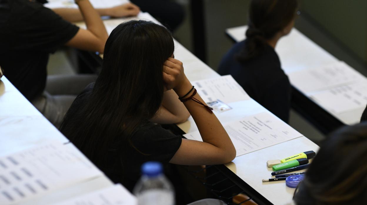 Estudiantes durante las pruebas de acceso a la universidad, el año pasado