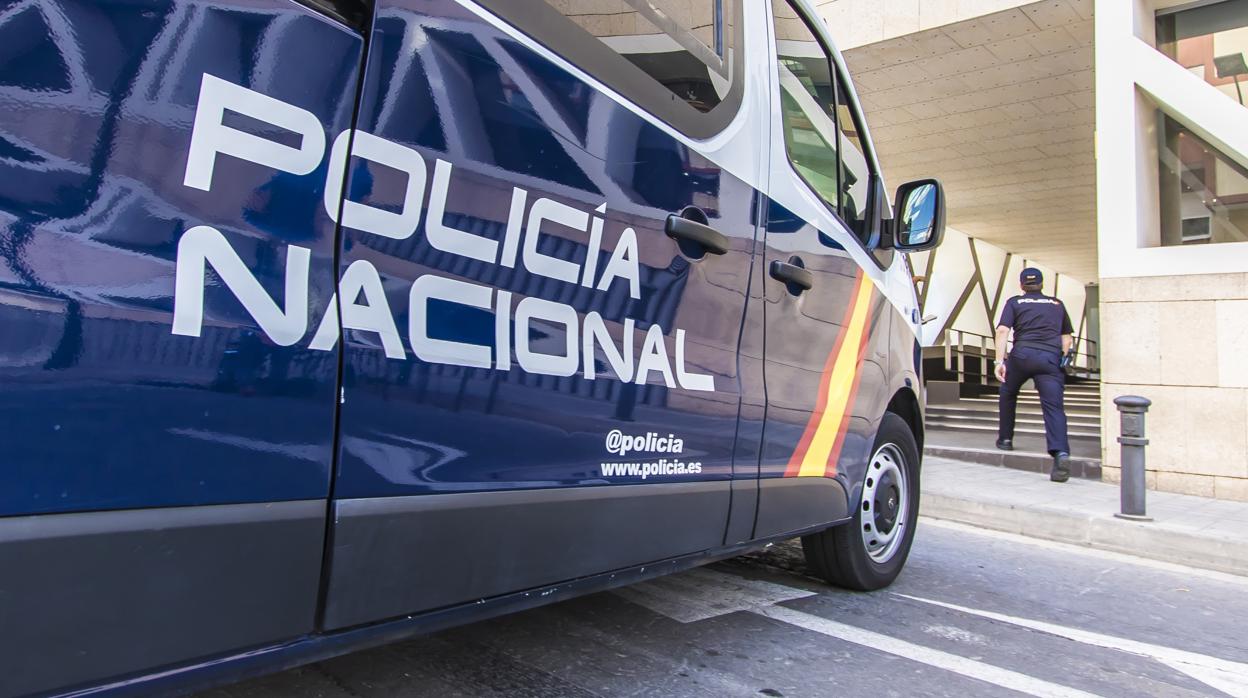 Imagen de archivo de un coche patrulla de la Policía Nacional