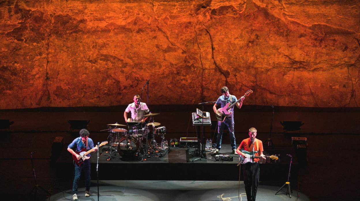 Manel, durante su actuación en el Teatre Grec de Barcelona