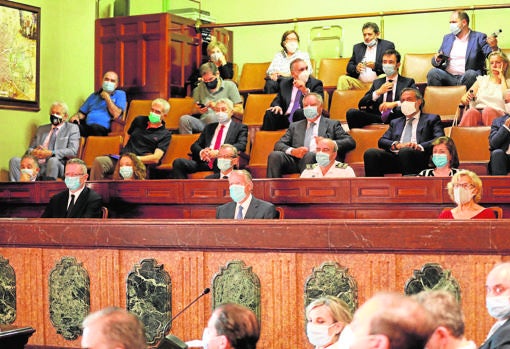 Entre los invitados, los exalcaldes Manzano, Gallardón y Carmena