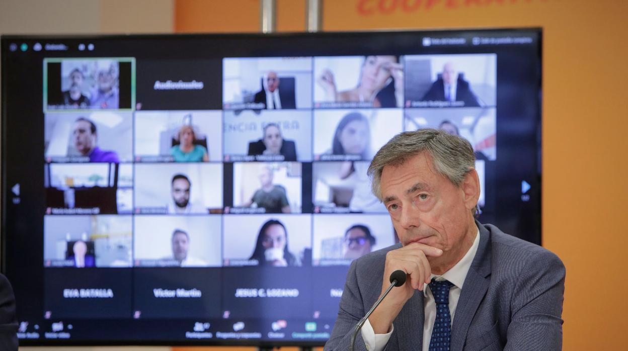 Imagen del director general de Consum, Juan Luis Durich, en la rueda de prensa telemática