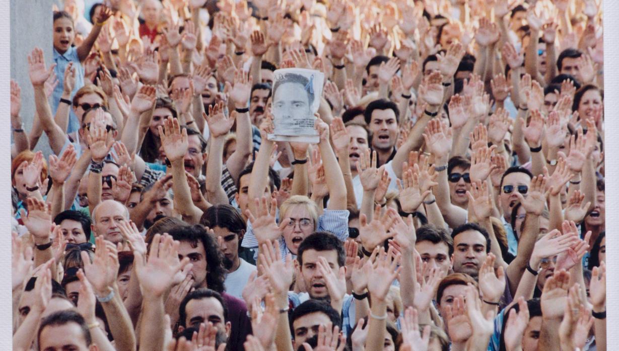 Manifestación contra el secuestro y posterior asesinato de Miguel Ángel Blanco celebrada en Madrid en 1997