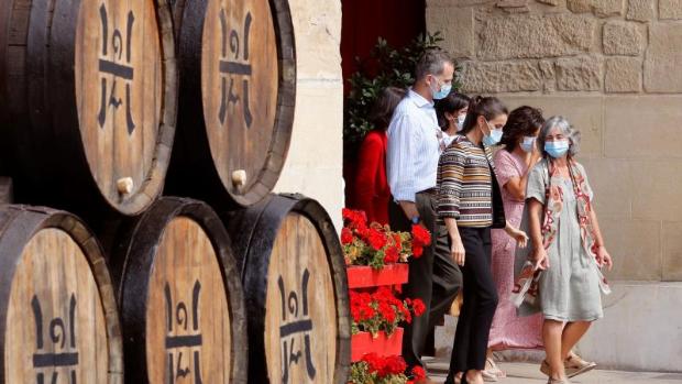 Los Reyes inician su visita a La Rioja en unas bodegas de Haro