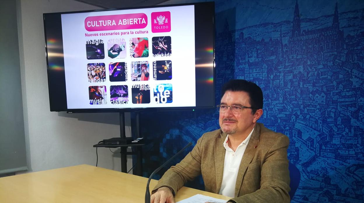 Teo García durante la presentación del programa «Cultura Abierta»