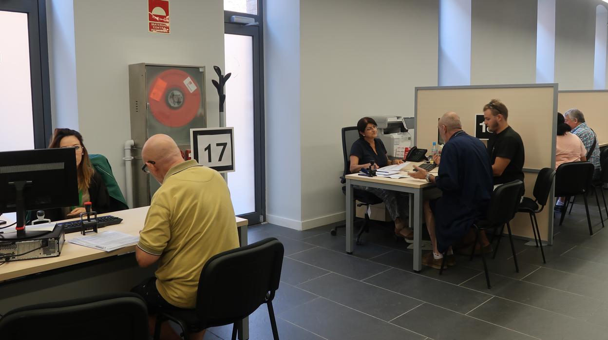 Imagen de archivo de una de las oficinas PROP de la Generalitat en Valencia