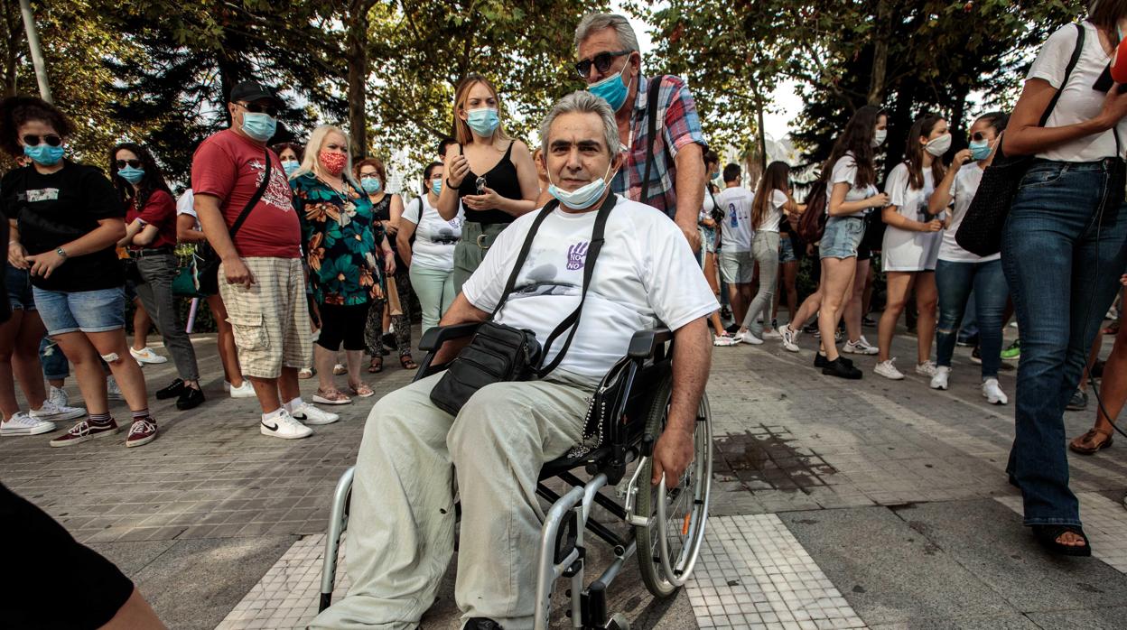 El padre de la joven asesinada, a su llegada este martes a la Ciudad de la Justicia de Valencia