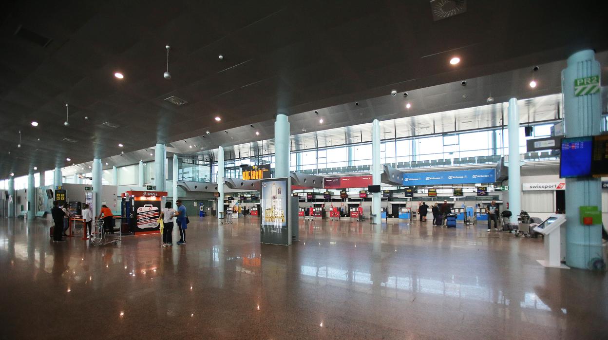 Interior del aeropuerto Peinador de Vigo