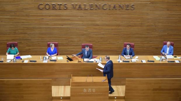 El tripartito valenciano aprueba el decreto que permite intervenir en la venta de pisos con reticencias del PSPV