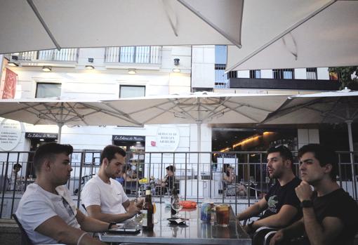 Terraza en la céntrica Plaza de España de Zaragoza