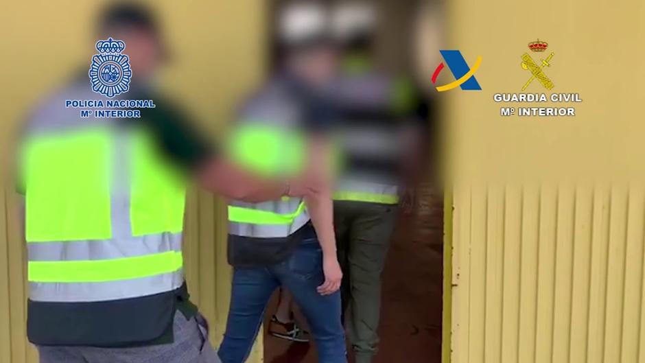 Vídeo: así fabrican las bandas la «narcolanchas» con las que transportan el hachís a España