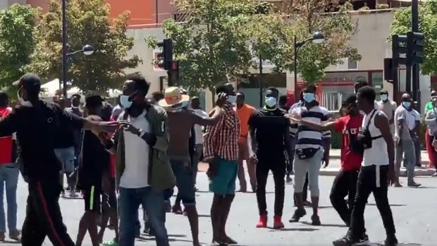 Regresan al asentamiento los inmigrantes que cortaron la circunvalación de Albacete