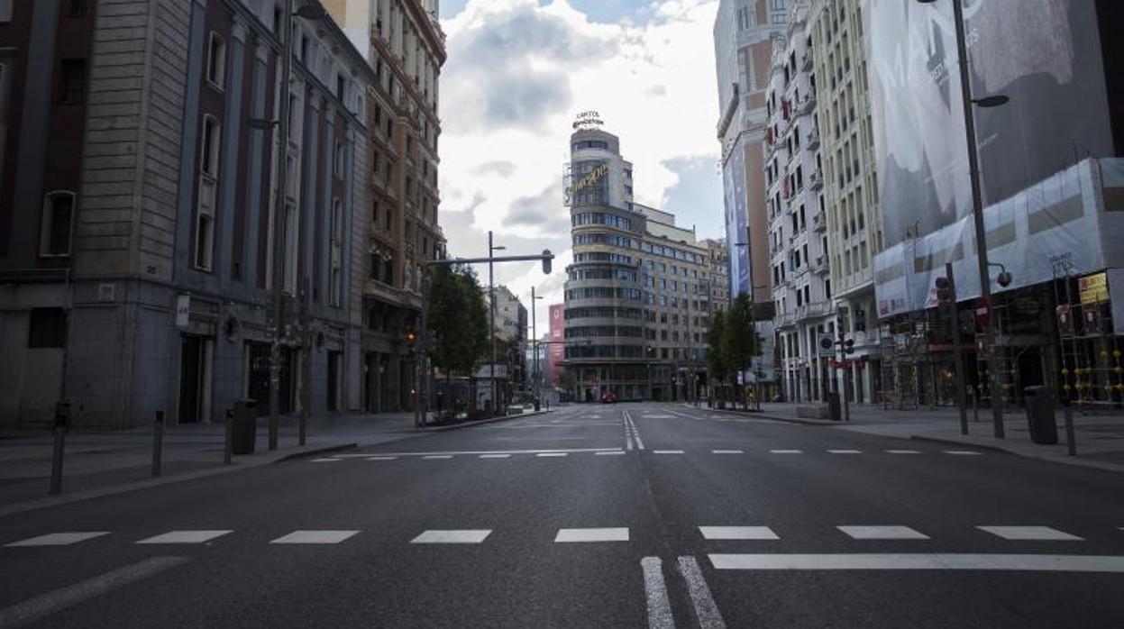 La Gran Vía de Madrid, vacía, durante los días más duros del confinamiento