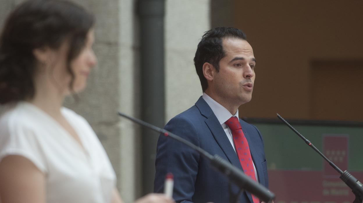 Isabel Díaz Ayuso, junto a Ignacio Aguado, en el balance del primer año de mandato