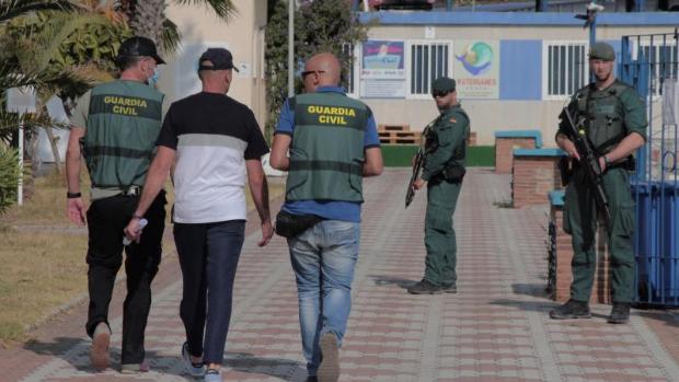 La Guardia Civil despliega 200 agentes en una operación contra el tráfico internacional de hachís en Vélez-Málaga