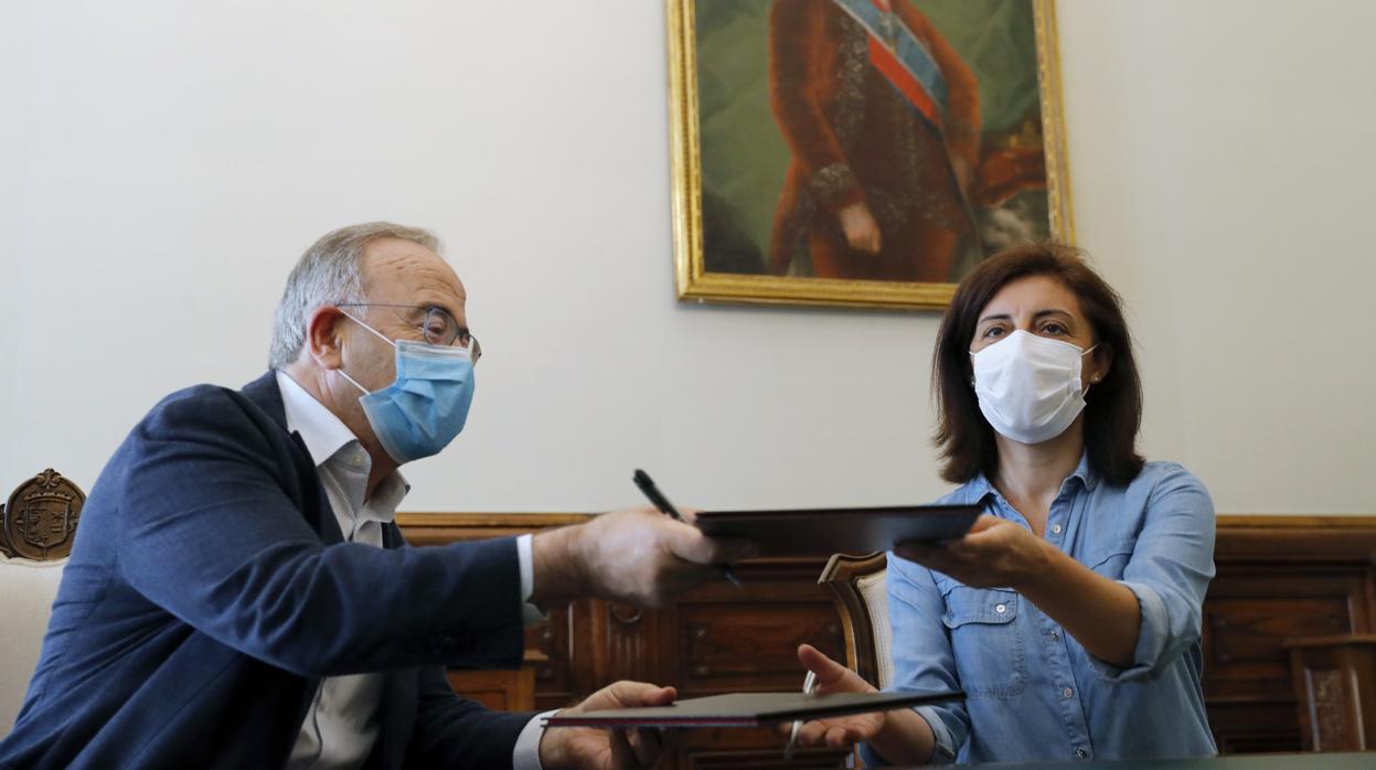 Xosé Sánchez Bugallo, durante la firma del convenio con Medio Ambiente esta mañana