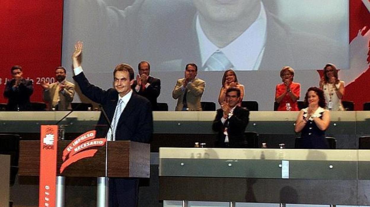 Clausura del congreso (año 2000) en el que Zapatero fue elegido secretario general del PSOE