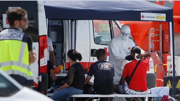 Llegan seis pateras a las costas de Alicante con 79 personas a bordo