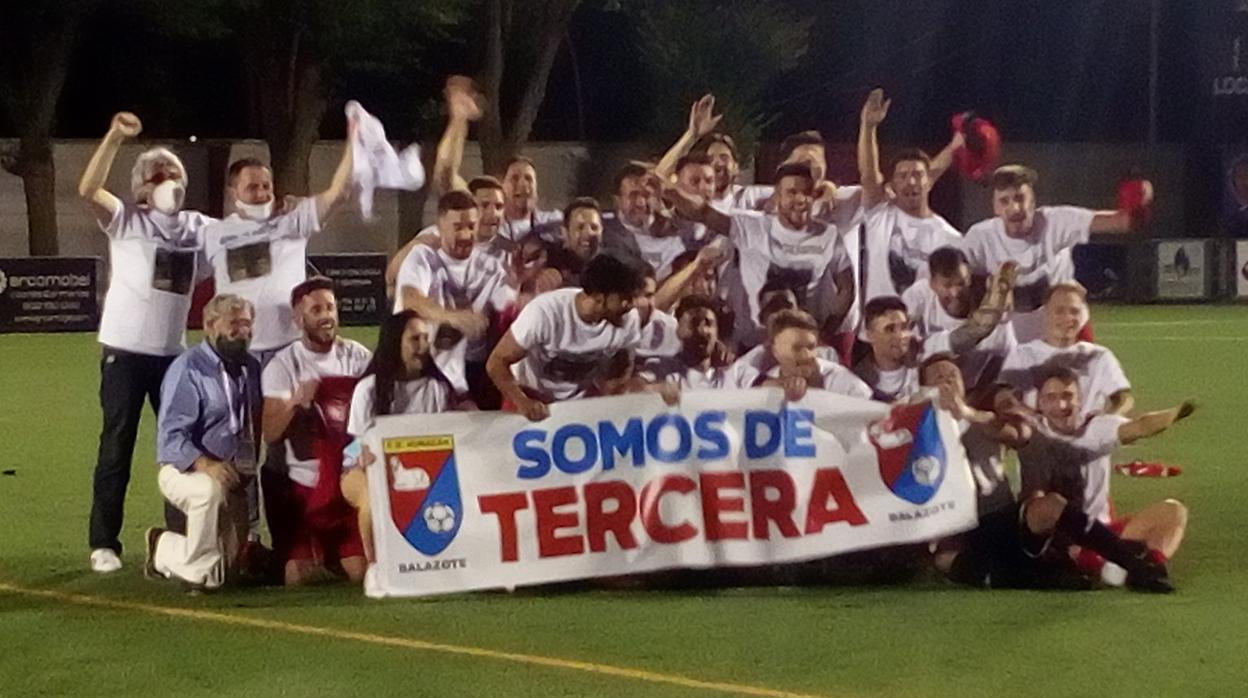 El Huracán celebra el ascenso