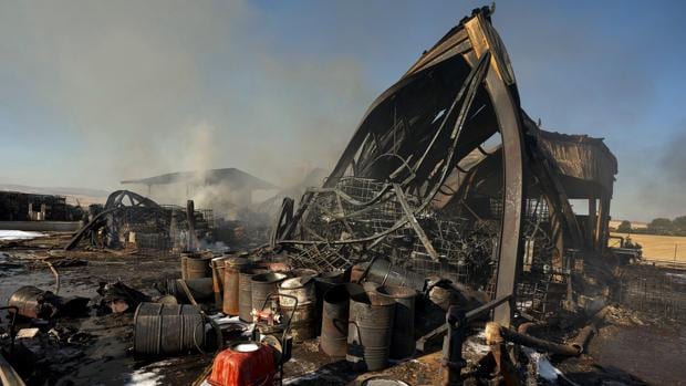 Extinguido tras más de 20 horas el incendio que obligó a desalojar un pueblo en Ávila