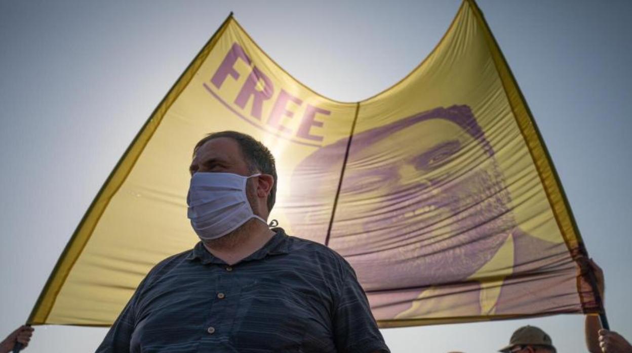 Junqueras ayer a las puertas de la cárcel de Lledoners (Barcelona)