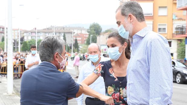 Los Reyes cierran en Asturias su gira por España