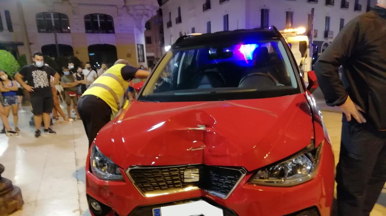 Imagen del coche que invadió la Explanada de Alicante