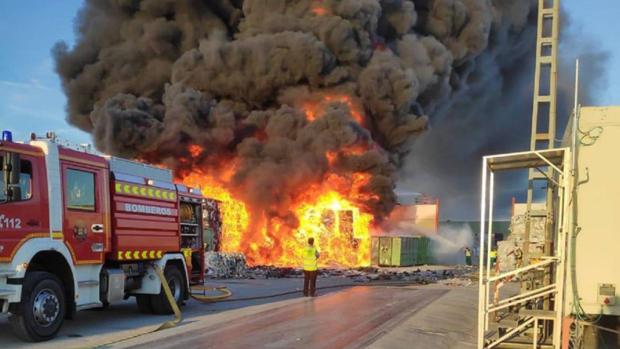 Sofocan un incendio en una planta de reciclaje de Tarancón