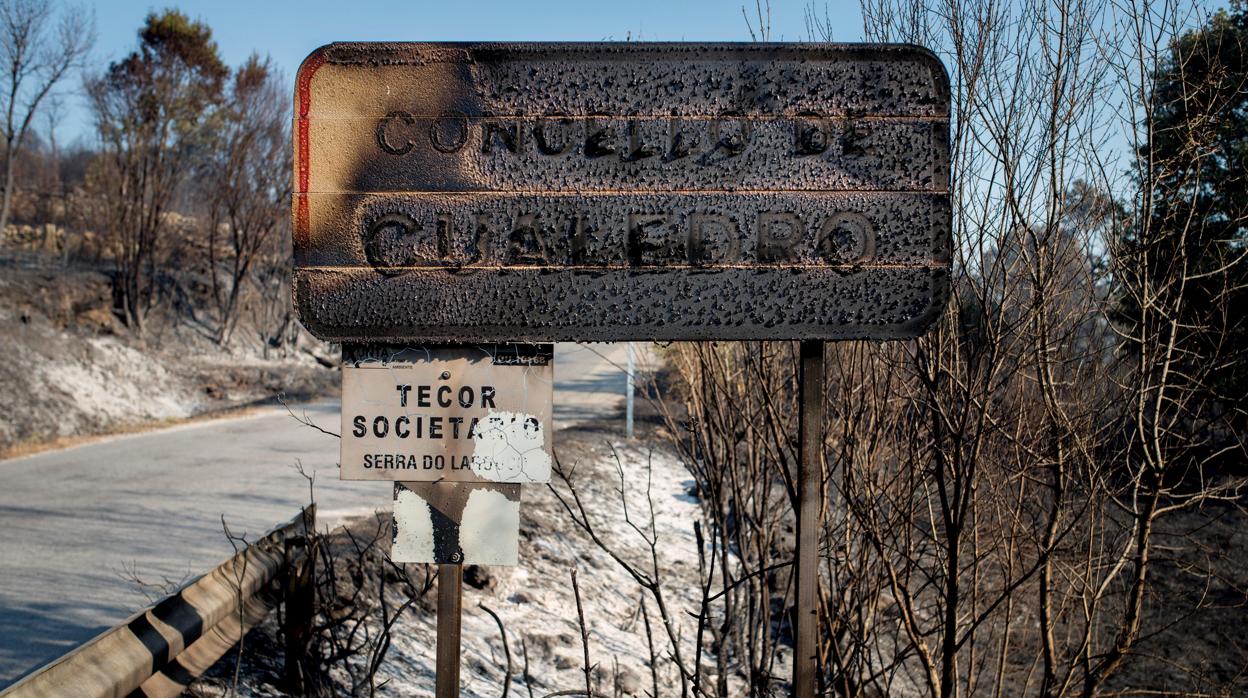 El incendio de Cualedro arrasa 1.500 hectáreas y se convierte en el más grande de Galicia desde 2017