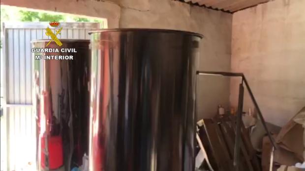 Desmantelan en La Coruña un laboratorio clandestino de falso gel hidralcohólico mezclado con aguardiente