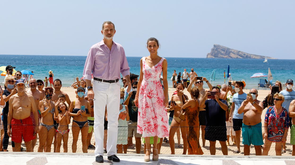 Los Reyes, en Benidorm el pasado 3 de julio, durante la gira por las 17 Comunidades autónomas