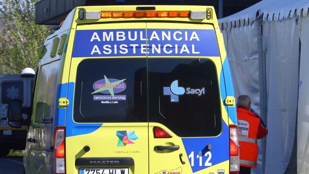 Un fallecido y tres heridos en el choque de un vehículo contra un puente en la A-66, en Onzoncilla (León)