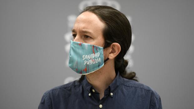 Iglesias califica de «huida» la salida de Don Juan Carlos mientras Moncloa dice «respetar» la decisión