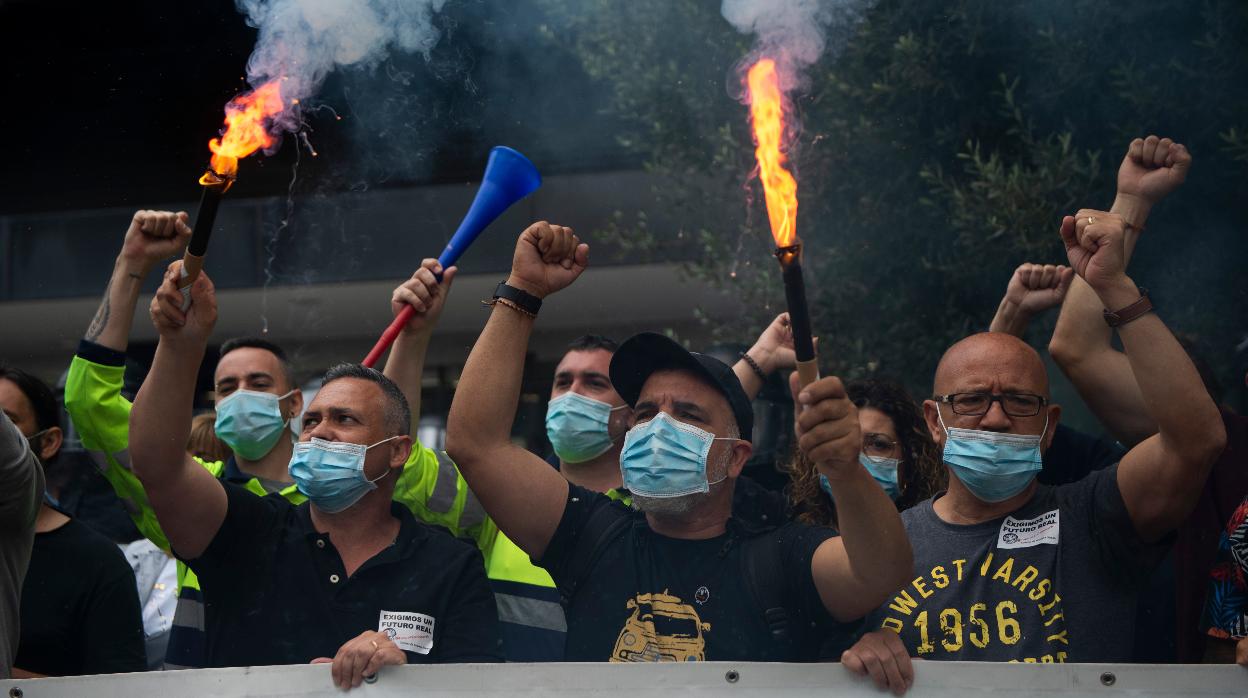 Trabajadores de Nissan en una manifestación a principios de junio