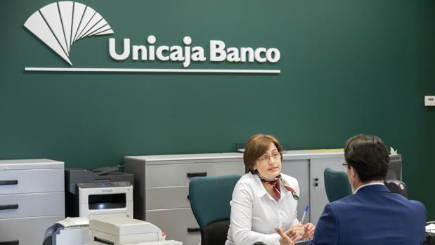 Unicaja gana 61 millones en el primer semestre tras dotar 103 millones de provisiones extraordinarias por el Covid