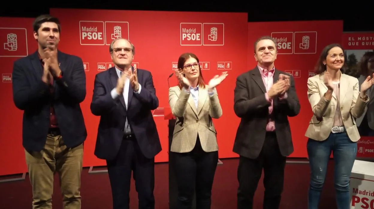 Noelia Posse, en un acto de partido, entre Ángel Gabilondo, José Manuel Franco y la ministra Reyes Maroto