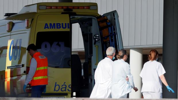 Aislados 27 sanitarios del hospital Álvaro Cunqueiro de Vigo tras estar en contacto con un caso de Covid-19