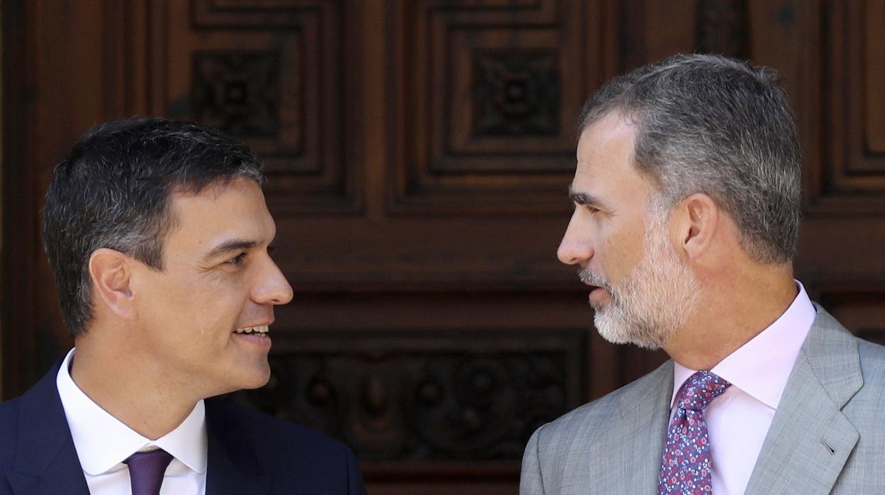 Don Felipe y Pedro Sánchez, en el Palacio de Marivent en agosto de 2018