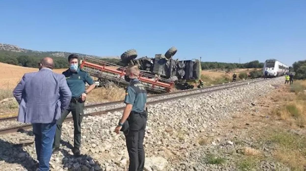 Aparatoso accidente en Soria: Herido grave el conductor de una cosechadora tras colisionar con un tren